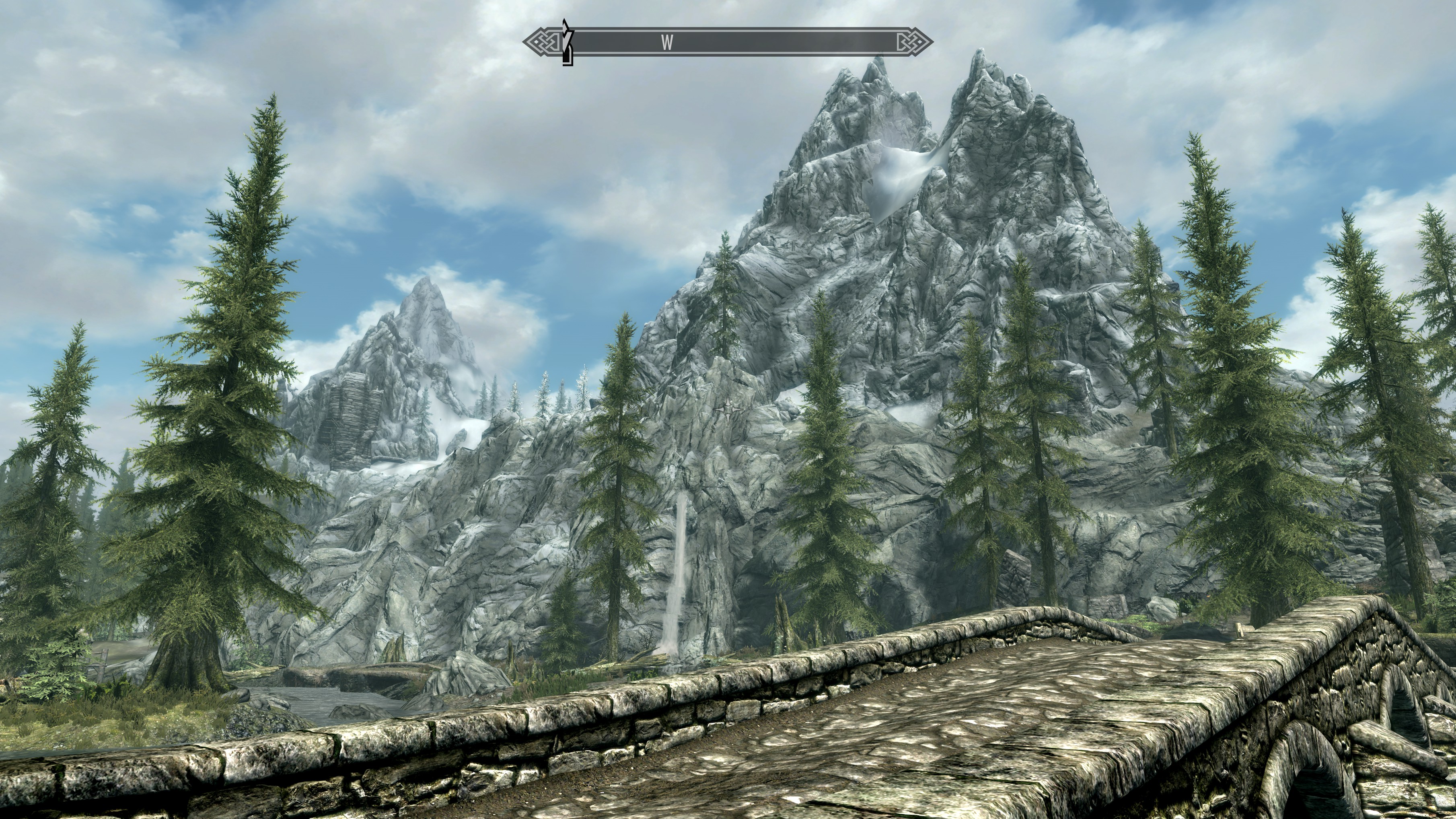 Skyrim screen shot, showing mountains